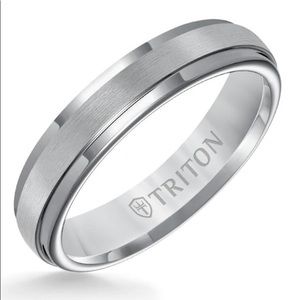 Triton Tungsten 5mm Mens band sz 8, like new only worn a couple weeks.